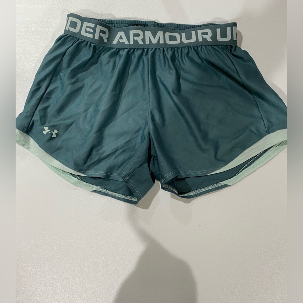 Under Armour shorts small